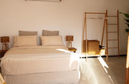 Jumeirah Apartment | Unique Beachside Studio, Shared Pool & Burj Khalifa View!