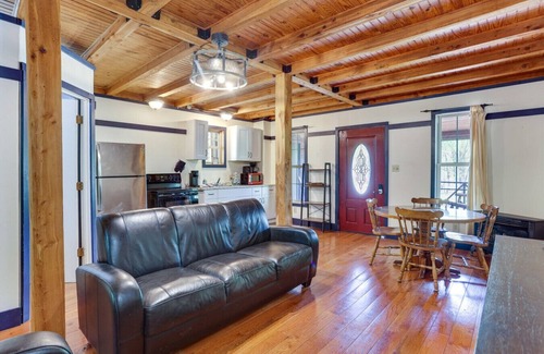 Taswell Cabin | Unique Castle Cabin Near Patoka!