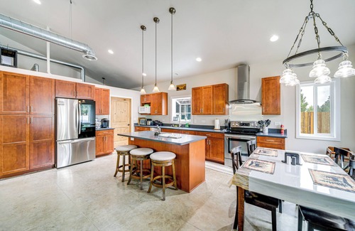 Davenport Cottage | Unique Country Farmhouse Near Lake Roosevelt