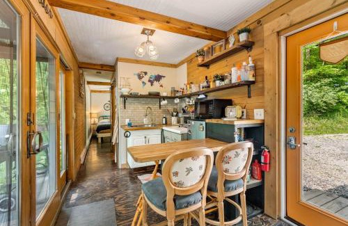 Somerdale House | Unique Dover Accommodation with a Hot Tub Perfect for Glamping in Ohio