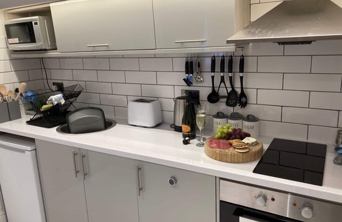 Kingsgate Cabin | Unique Hideaway On Botany Bay