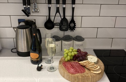 Kingsgate Cabin | Unique Hideaway On Botany Bay