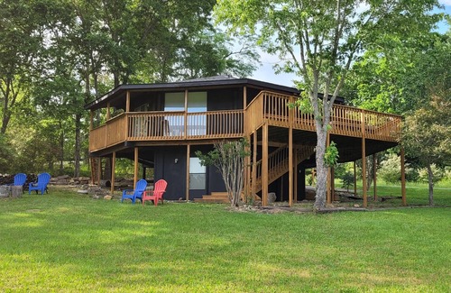 Jones Mills Cottage | UNIQUE HOME WITH BEAUTIFUL VIEWS ON GOLF COURSE!