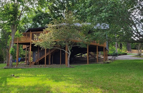 Jones Mills Cottage | UNIQUE HOME WITH BEAUTIFUL VIEWS ON GOLF COURSE!