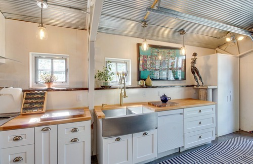 Lecompton Apartment | Unique Lecompton Studio w/Countryside Views