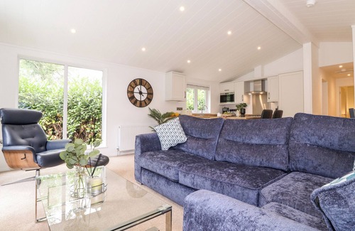 Troutbeck Bridge Cottage | UNIQUE LUXURY LODGE, family friendly, with pool in Windermere