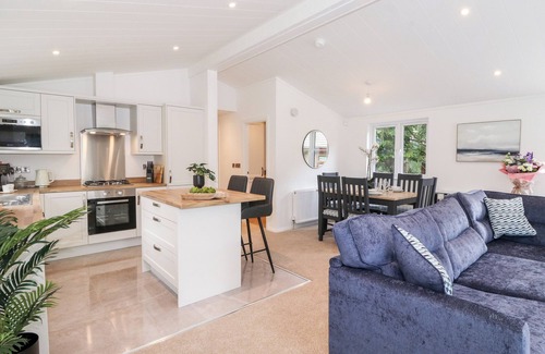 Troutbeck Bridge Cottage | UNIQUE LUXURY LODGE, family friendly, with pool in Windermere