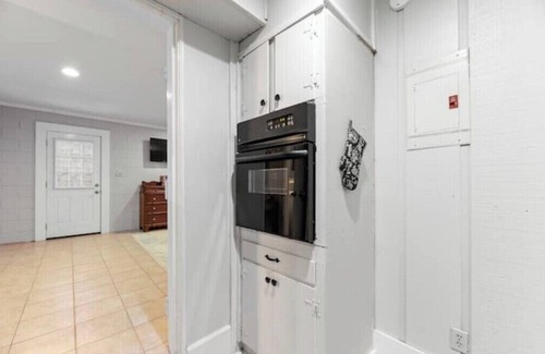 Mobile Cottage | Unique Midtown Home - Private Parking!