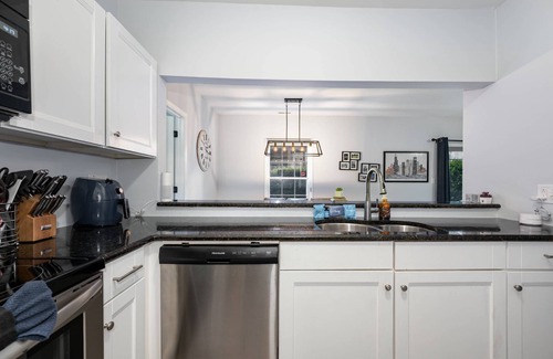 Ashbrook - Clawson Village Condo | Unique South End Gem w Fenced Yard! Minutes To Uptown & South Park w King Suite & Private Library!