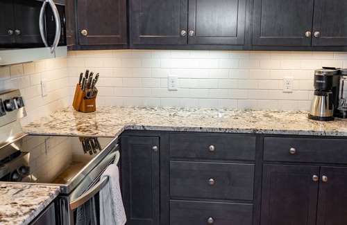 Manitowoc House | 𝗨𝗻𝗶𝗾𝘂𝗲 𝗦𝘁𝗮𝘆 at the Carriage Haus