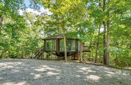 Village of Four Seasons Cottage | Unique Treehouse Hideaway Near Lake of the Ozarks