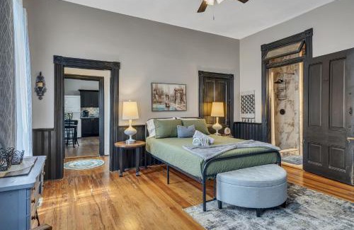 Clarksville House | Unit #1 117 Marion St