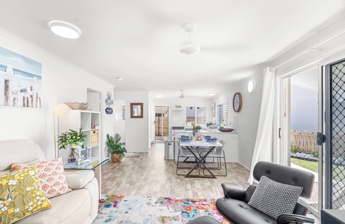 Slade Point House | Unit 1 Anna, 1 Bedroom Unit Beachside Mackay at beautiful Lamberts Beach, AU