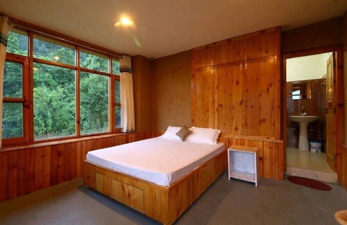 Naggar Bed & Breakfast | Unit 1 Himalayan Brothers Bed & Breakfast