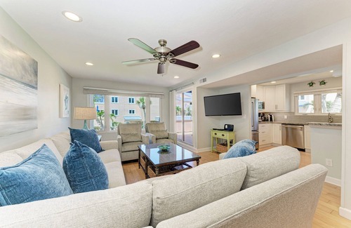 Longboat Key Condo | Unit #215 Sand Cay Beach Resort Gulf View
