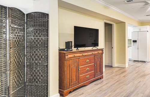 Pass-a-Grille Historic District Apartment | Unit 3 Blocks Gulf to Beaches Historical Museum!