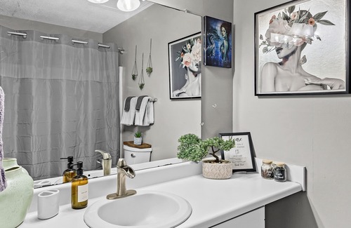 Chattanooga Condo | Unit H -10 Mins to Downtown Vacation On The TN River!