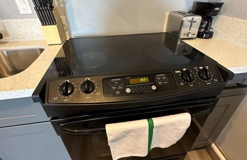 Sunrise Manor Apartment | Unit with comfort and joy