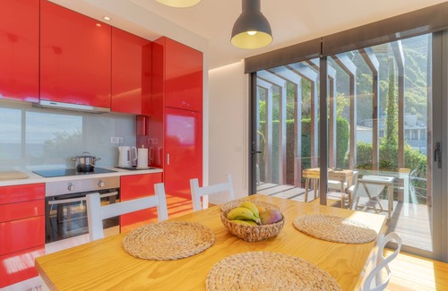 Jardim do Mar Villa | Unit with shared Pool And Sea Views At Hub Of The Village, Biologic Cropland