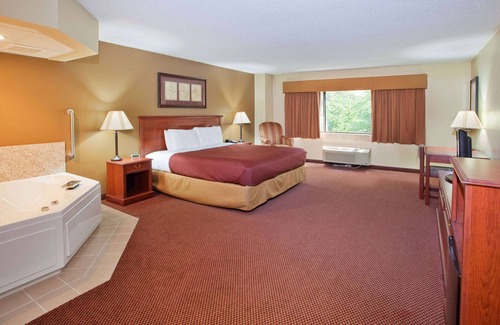 Boiling Springs Hotel | University Inn