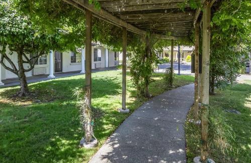 Davis Hotel | University Park Inn & Suites, an Ascend Collection Hotel