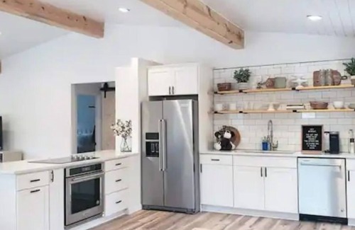 Cameron House | Unplug and relax at this peaceful farm retreat in the North Carolina pines.