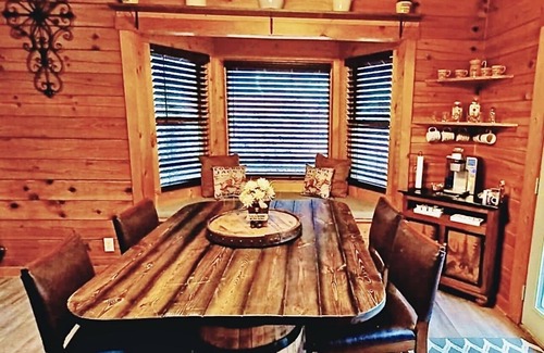 Sevierville Cabin | Unwind and enjoy the Great Smoky Mountains in Style!