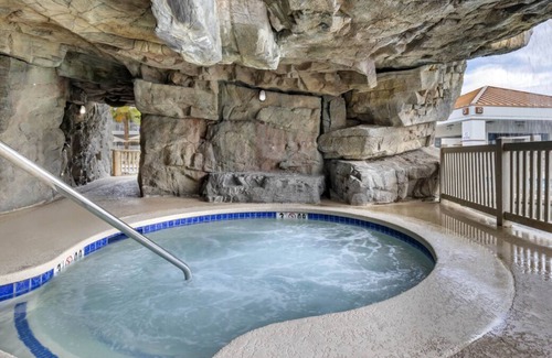 Canyon Corridor Resort | Unwind and Explore | Your Palm Springs Retreat! 2 Outdoor Swimming Pools + Spa