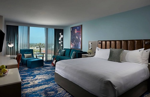 East Daytona Hotel | Unwind and Indulge In Our Oasis! 4 Relaxing Units w/City View, Outdoor Pool