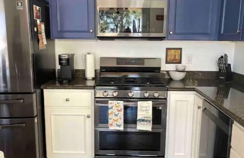 Red Bluff House | Unwind and relax at our country cozy getaway home