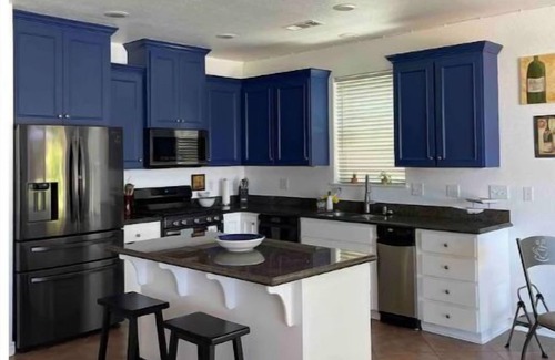 Red Bluff House | Unwind and relax at our country cozy getaway home