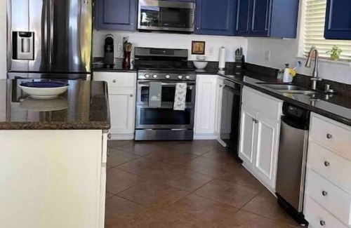 Red Bluff House | Unwind and relax at our country cozy getaway home