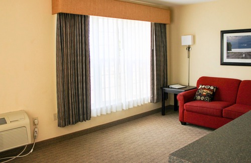 Kelleys Island House | Unwind and Relax at the Kelleys Island MarbleHead Suites 220