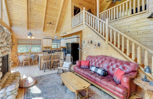 Unaka Cabin | Unwind Fireside + Game Room Fun! Warne Mtn Escape