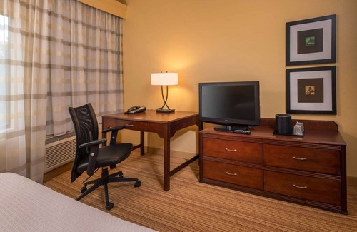 Durham Hotel | Unwind in 4 Classic Units W/FREE Parking in Durham! Pets Allowed, Pool!