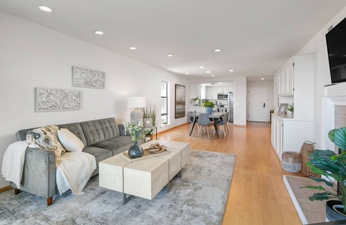 Del Mar Condo | Unwind in a Designer Condo Space: Revel in Dazzling, Expansive Ocean Views