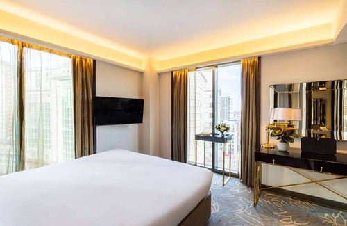 Portsoken Hotel | Unwind in Central London! Ancient City Wall Views—Minutes to Tower Bridge