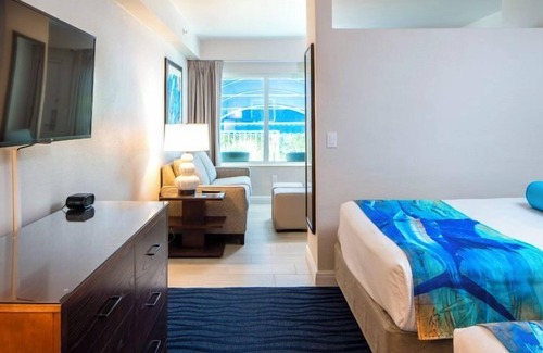 St. Pete Beach Hotel | Unwind in Our Florida Haven! 2 Spacious Units, Outdoor Pool!