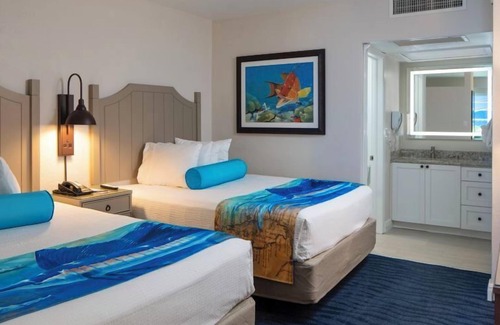 St. Pete Beach Hotel | Unwind in Our Florida Haven! 2 Spacious Units, Outdoor Pool!