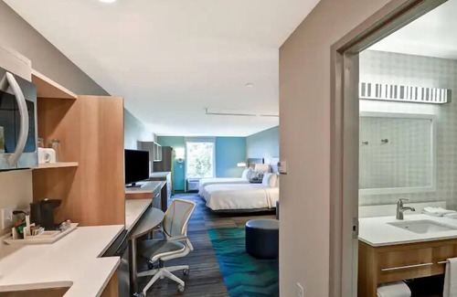 Terrace Park Hotel | Unwind in Style: 3 Units w/FREE Breakfast! Close to Florida Museum!