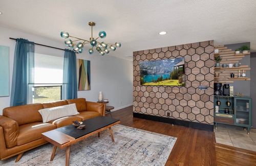 Waxhaw House | Unwind in Waxhaw - 15 minute Stroll to Downtown!