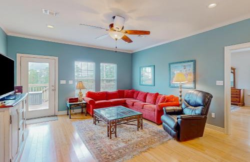 Shoreline Park House | Up a Lazy River