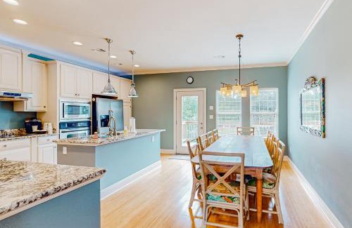 Shoreline Park House | Up a Lazy River