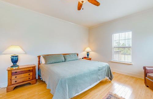 Shoreline Park House | Up a Lazy River