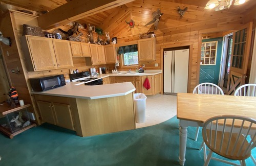 Lakewood Cottage | "Up North" Lake Home $185 night