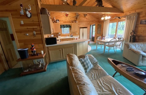 Lakewood Cottage | "Up North" Lake Home $185 night