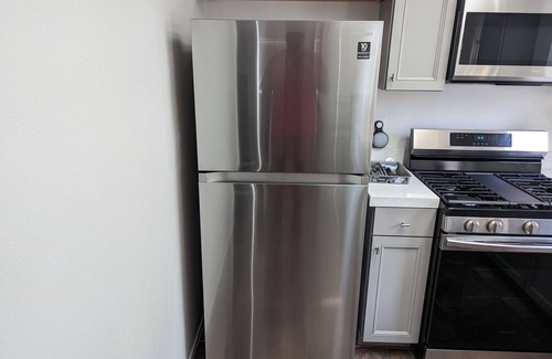 Sunrise Manor House | Up to 3-Guests, modernized home for vacationers and remote workers