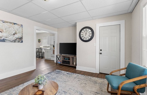 Manitowoc Apartment | Upbeat Apt on Wollmer - 1 Mile to Maritime Museum Manitowoc