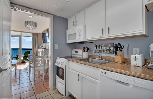 Atlantic Beach Condo | Updated 1 BR Oceanfront Condo in Baywatch!