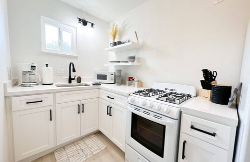 Salida Apartment | Updated 2-bedroom apartment near Kaiser & 1 mile from HWY 99